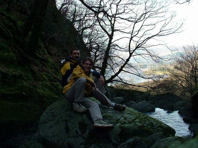 2 cakes sur la cascade.JPG (60550 octets)