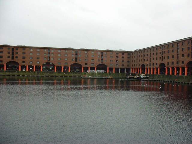 Albert dock.jpg (37355 octets)