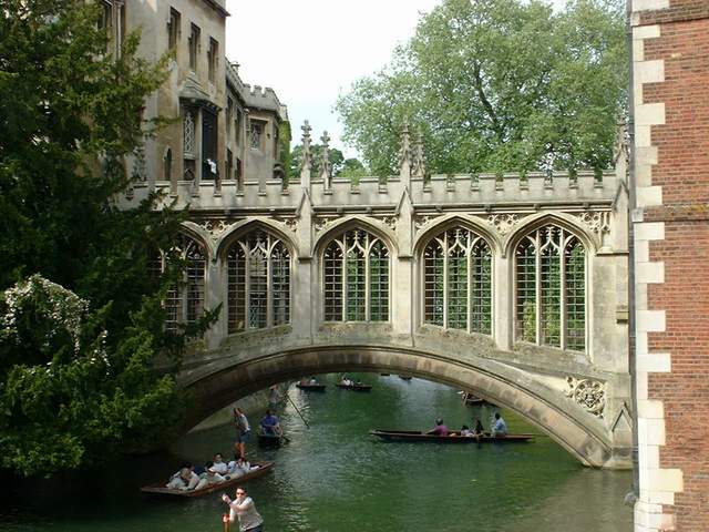 bridgeofsights.jpg (63348 octets)