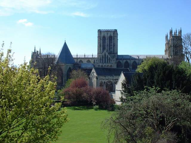 cathedralyork1.jpg (49656 octets)