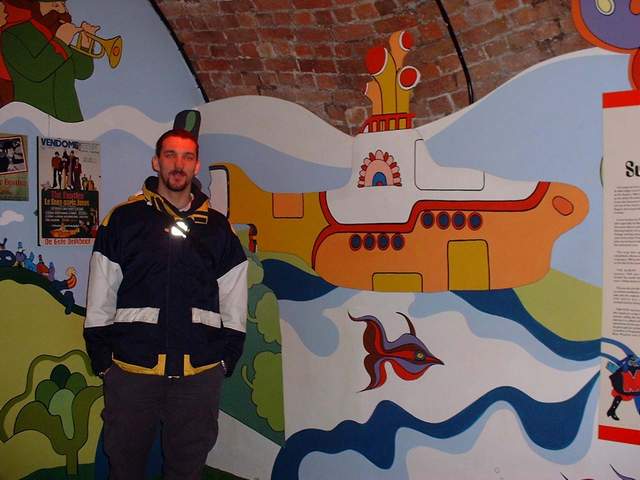 le yellow submarine du Beatles museum.jpg (38758 octets)
