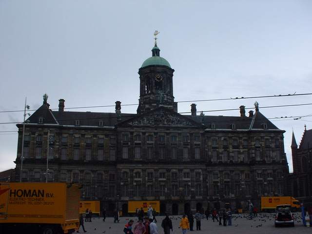 palais_royal.JPG (26055 octets)