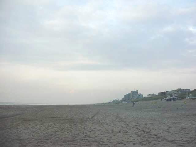 plage_noordwijk2.JPG (26055 octets)